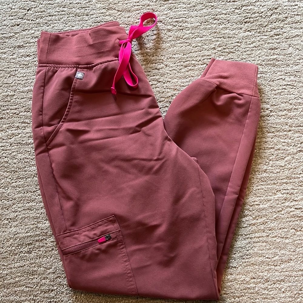 Figs: Zamora High Waisted Jogger Scrub Pants. Size: XS Petite. Color: Pink.